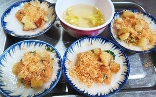Ăn xế với bánh Huế chợ Vườn Chuối