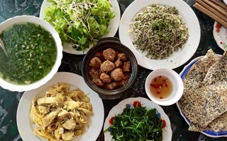 Về sông La ăn hến