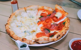Có gì ở Pizza 4P's - Cửa hàng pizza siêu hot phải đặt bàn trước... 2 tuần?