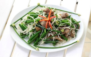 Bún xào lòng gà đổi món cho bữa sáng