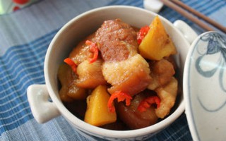 Chua ngọt đậm đà món thịt kho dứa