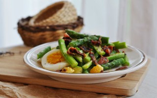 Salad măng tây ăn ngon mà thon dáng