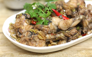 Ếch xào sả ớt thơm lừng đổi món cuối tuần