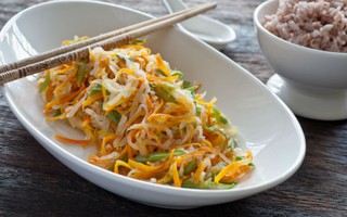 Rau củ xào chay giản dị cho ngày đầu tháng