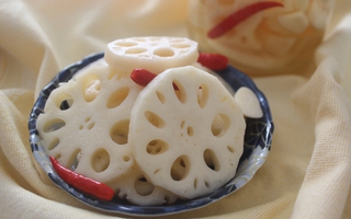 Củ sen ngâm chua ngọt giòn ngon hấp dẫn