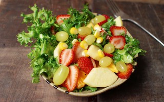 Salad hoa quả mát giòn ăn no không lo tăng cân!