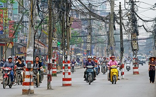 Chùm ảnh: Cận cảnh con đường "cột điện" giữa lòng Thủ đô