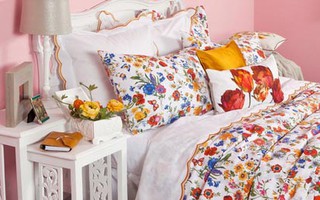 Phòng ngủ lãng mạn, "hút hồn" với chăn ga gối in hoa tươi sắc