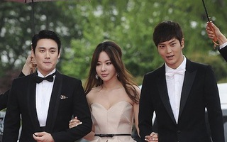 Sao Hàn "đội mưa" đến Lễ trao giải Baeksang