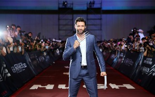 "Người sói" Hugh Jackman giơ móng vuốt trước fan Hàn