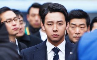 "Vệ sĩ Tổng thống" Park Yoochun oai phong giữa phố