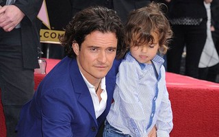Bé Flynn để tóc lãng tử như Orlando Bloom
