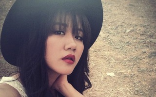Văn Mai Hương "hứng đá" vì bị cho rằng giả tạo