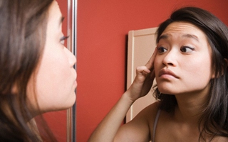 Bị bạn trai “đá” phũ phàng vì... xuống sắc