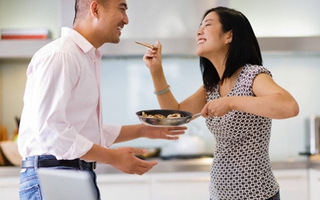 Sự biến đổi lạ lùng của chồng sau đám cưới