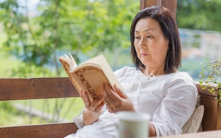 Mẹ chồng trở mặt đuổi con dâu ra khỏi nhà