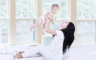 Sai lầm nguy hiểm thường gặp khi chơi đùa với trẻ nhỏ