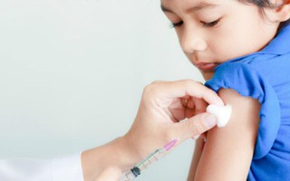 Các bố mẹ ạ, có lẽ chúng ta đã hoàn toàn hiểu sai về vắc-xin và tiêm phòng cho con!