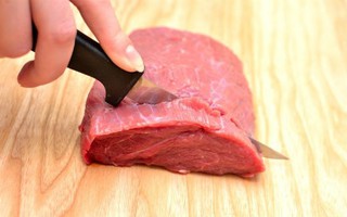 Thái thịt không phải chuyện đùa, bỏ ngay 5 lỗi sai này khi thái thịt đi chị em!