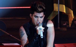 Adam Lambert máu lửa trên sân khấu Việt