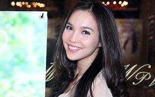 Hiền Thục đẹp mặn mà với đầm dài thướt tha