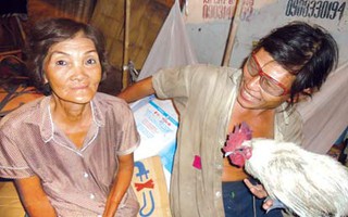 "Túp lều tình ái" trên... vỉa hè