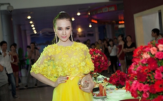 Angela Phương Trinh "vàng choé" ra mắt "Biết chết liền" 