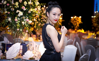 Hoa hậu người Việt tại Nga khoe dáng mảnh mai với đầm ren đen
