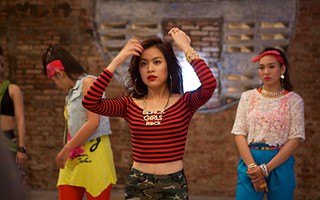 Hoàng Thuỳ Linh kín đáo, trẻ trung trong MV mới	