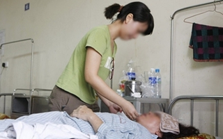 Những người gần gũi lên tiếng vụ bố con cùng đánh mẹ
