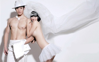 Chụp ảnh cưới nude - Ý tưởng táo bạo của các cặp đôi