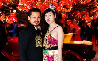 Ông Tưng đưa đón Bà Tưng bằng xe sang gây náo loạn
