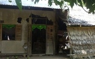 Con gái bị hiếp dâm ngoài vườn, mẹ ngủ không hay biết