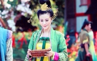 "Tân thần điêu đại hiệp" bị chê bai vì trang phục "nửa mùa"