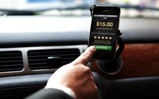 Khách nữ tố cáo "bị đưa SĐT lên web sex sau khi chấm 1 sao cho tài xế Uber"
