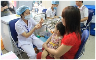 Bé trai tử vong sau khi tiêm vắc xin ở Quảng Ninh