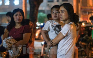 Hà Nội: Cháy chung cư Linh Đàm giữa đêm, dân bỏ nhà tháo chạy