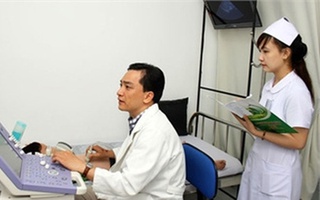 Bác sĩ nam khám phụ khoa phải có người thứ 3