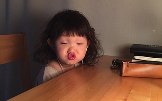 Cô bé Hàn Quốc với loạt biểu cảm đáng yêu xuất sắc này đang gây bão khắp mạng xã hội