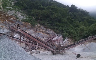 Sập mỏ đá, 2 người thương vong