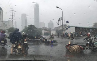 Đau đớn với chuyện vô cảm giữa trời mưa bão ở Thủ đô