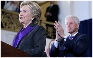 Ở tuổi 70, Bill Clinton vẫn dành cho Hillary những lời này khi bà đọc diễn văn thua cuộc: "That's my girl"