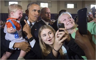 Cùng xem lại những bức ảnh selfie ấn tượng và nổi tiếng nhất năm 2016