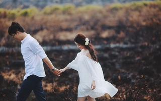2 ngày băng rừng, vượt biển để có bộ ảnh cưới tuyệt đẹp trên đảo mùa đông