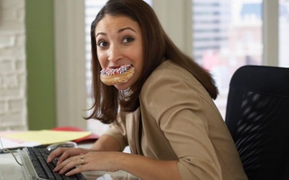 Chuyện gì xảy ra khi bạn ngồi lì làm việc cả ngày?