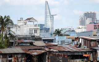 Cuộc sống ở những khu nhà ổ chuột cạnh cao ốc nghìn đô