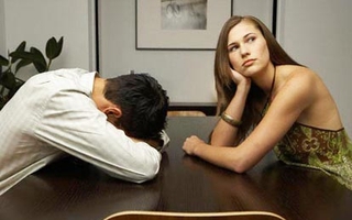 Nghe các chị ế xui "trẻ con" bốc... đất ăn