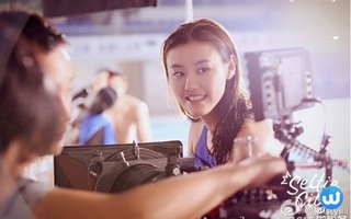 Say lòng ngắm dung nhan đẹp hơn diễn viên của hoa khôi bơi lội mới nổi 