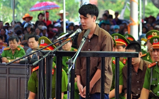 Vụ thảm sát ở Bình Phước: Nguyễn Hải Dương quỳ gối xin lỗi gia đình Vũ Văn Tiến
