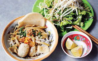 Khó ăn như bún mắm cua... thối ở Gia Lai